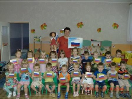 Публикация «Мастер-класс для детей по объёмной аппликации „Флаг России“» размещена в разделах